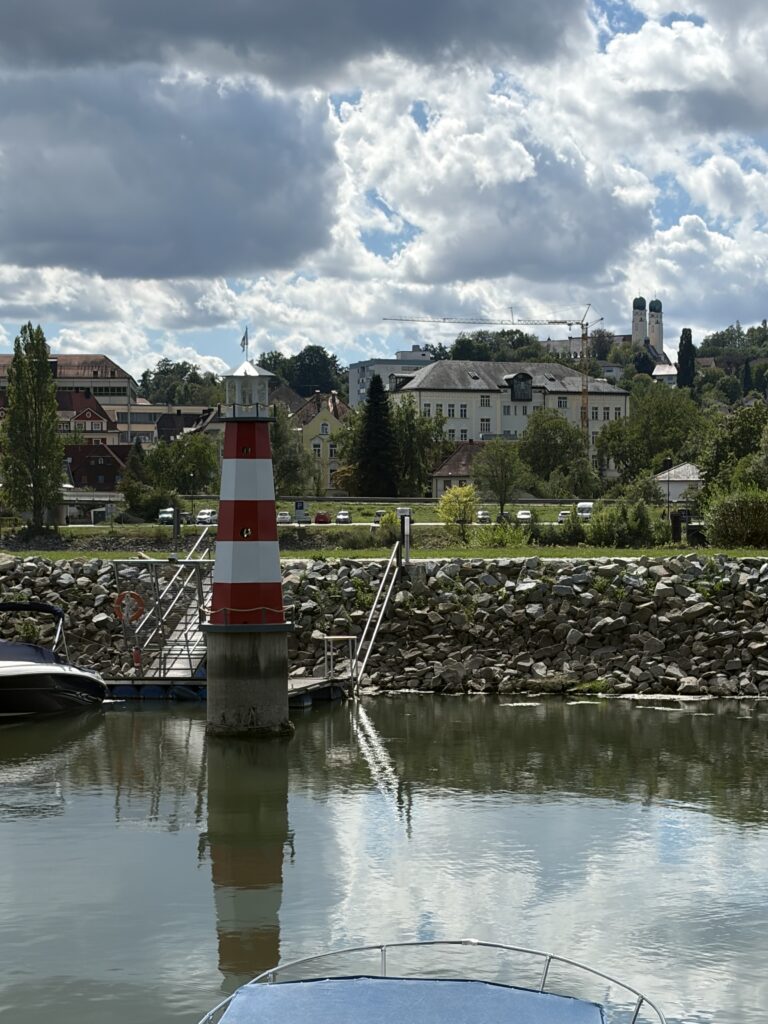 Blick vom Bootshafen auf Vilshofen an der Donau