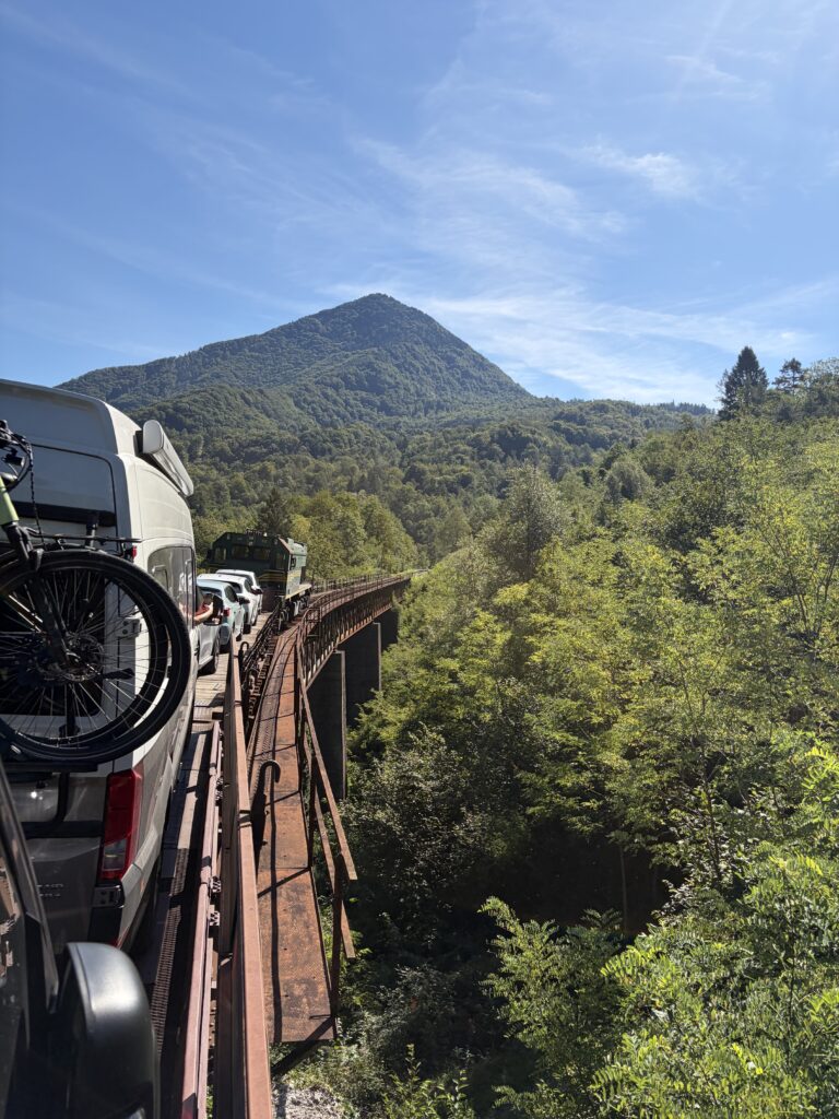 RuhrpottVan auf dem Autozug durch die Julischen Alpen